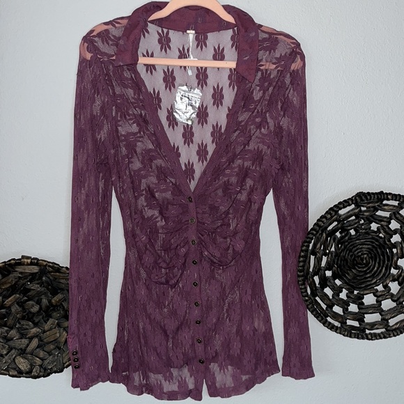 9. Live Boho NWT FREE PEOPLE Flower Fields Sheer Lace Blouse Boysenberry Large - Picture 5 of 10